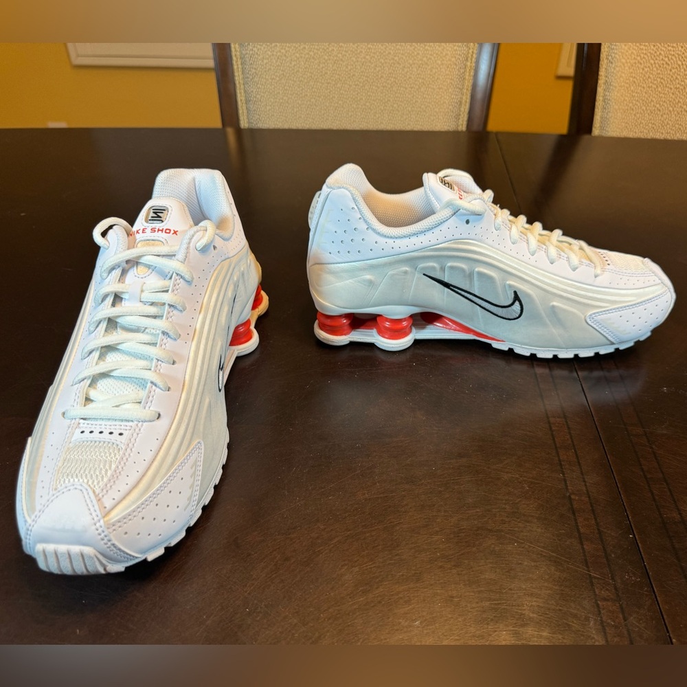 New Nike Shox R4 White Red Sneaker Shoes Size US 6Y - Picture 8 of 14
